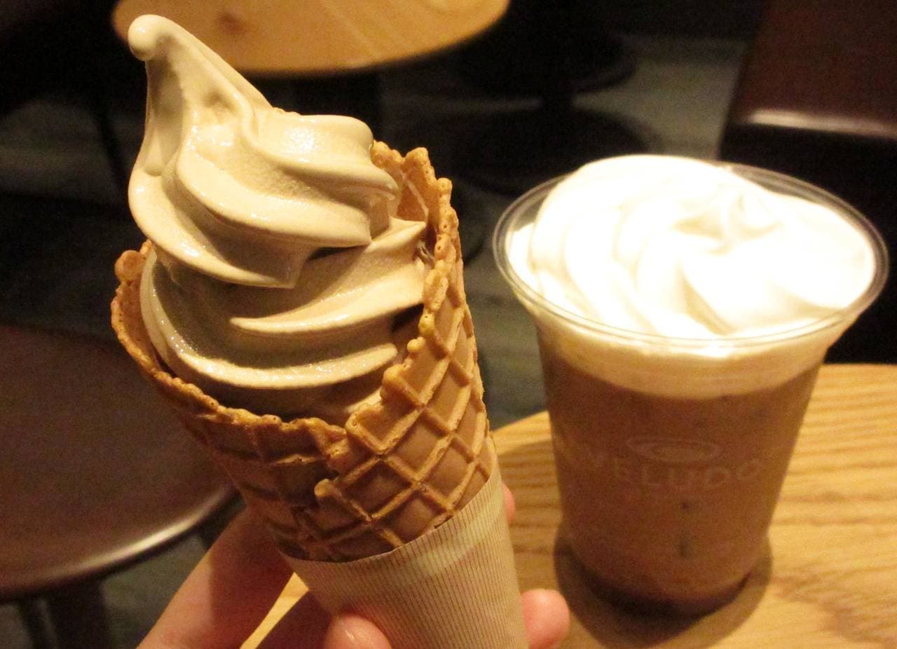 "Charcoal-fired coffee soft serve" from "Verudo Coffee Can" in Shibuya