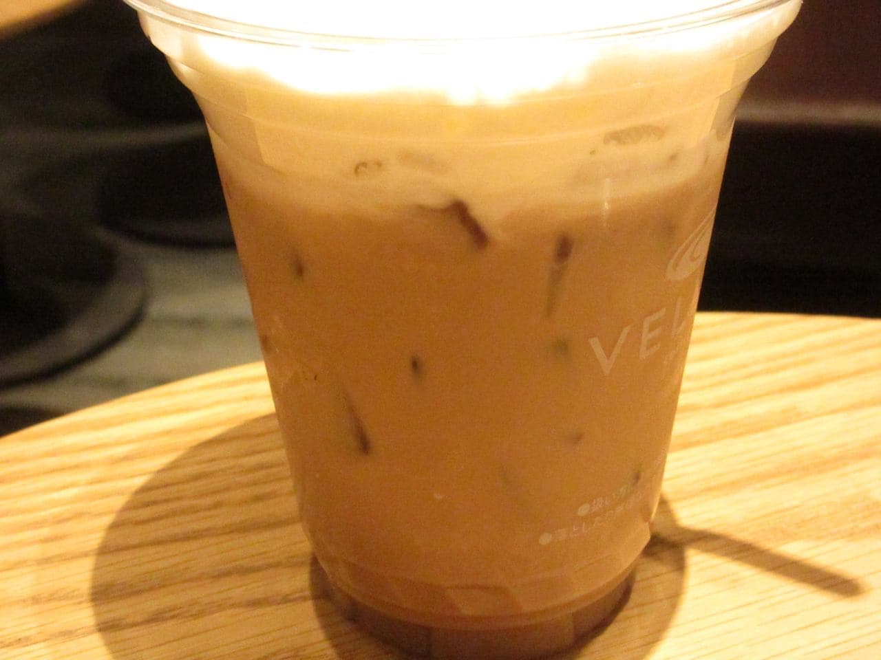 "VELUDO Cafe au lait (hot / ice)" in Shibuya "Verudo Coffee Can"