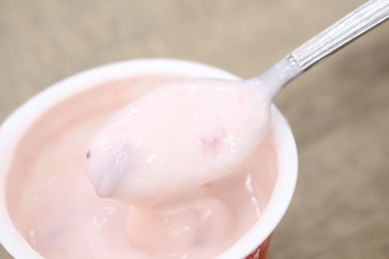 Yogurt "Meiji Probio Yogurt R-1 Strawberry Fat 0