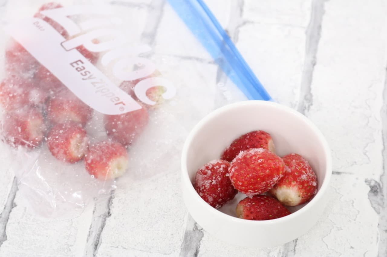 Freezing and storing strawberries