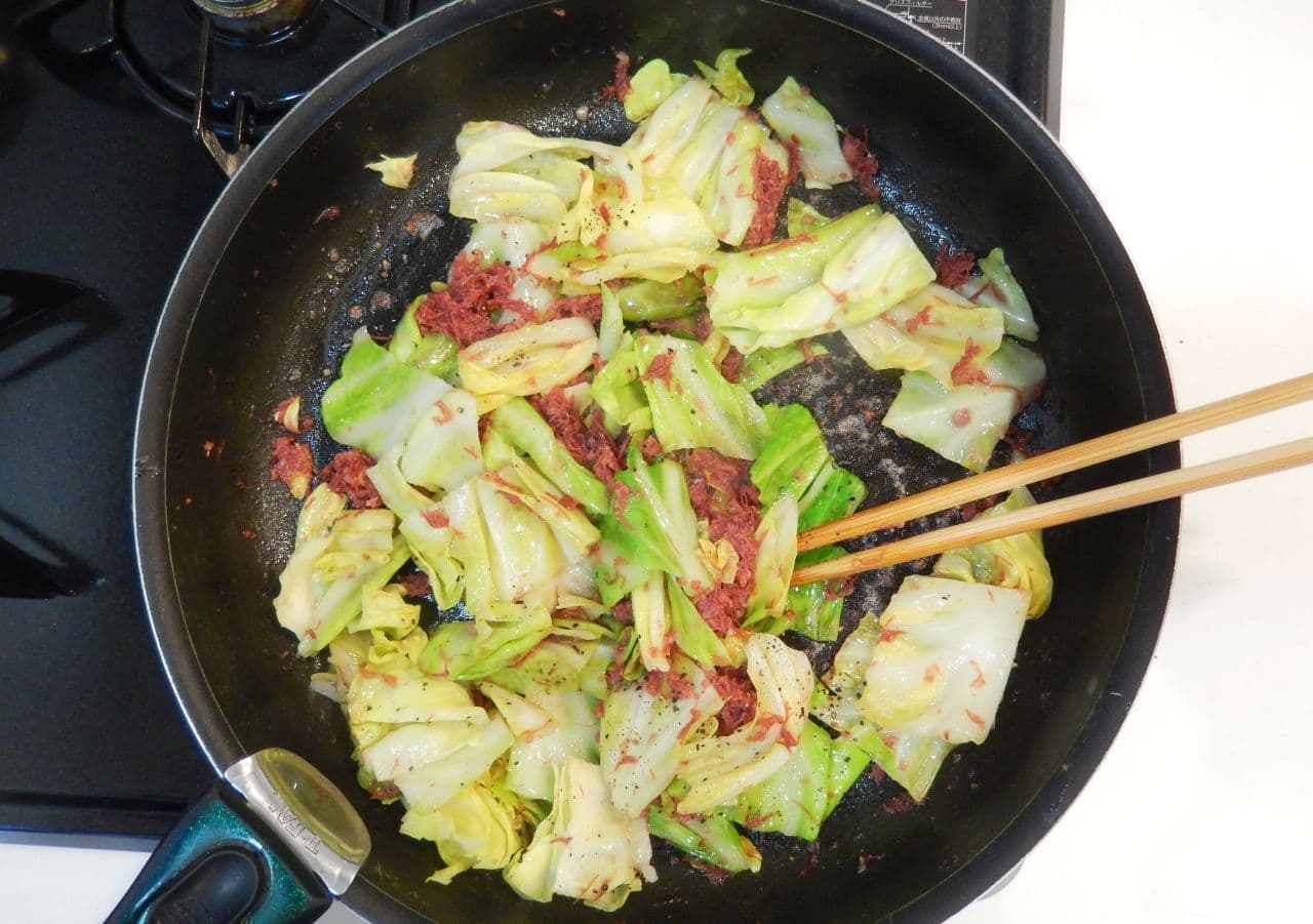 "Stir-fried cabbage corned beef" simple recipe