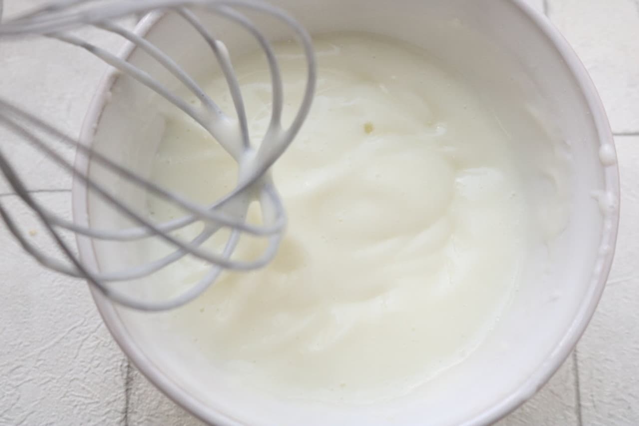 Milk cream of egg whites