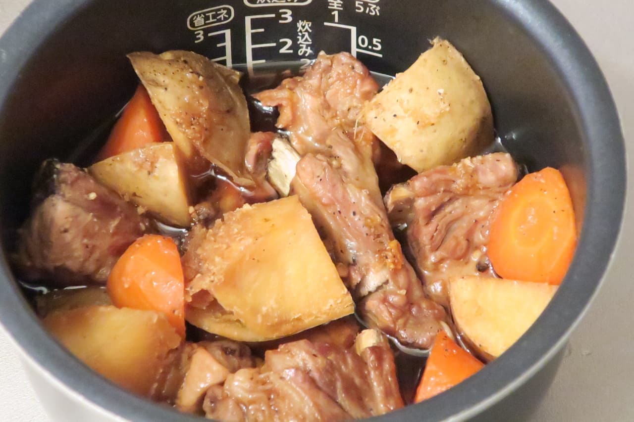 Stewed pork spareribs made with a rice cooker