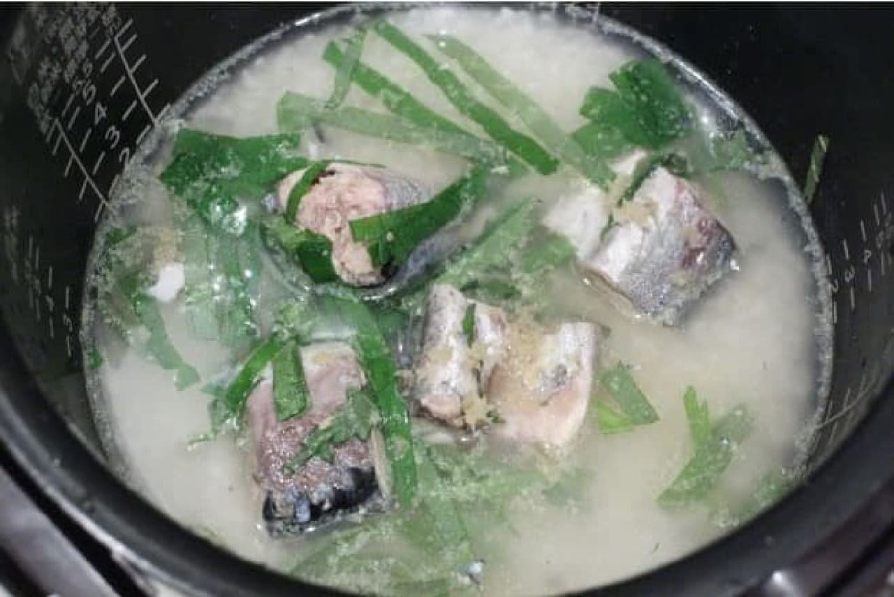 Cooked rice with canned mackerel