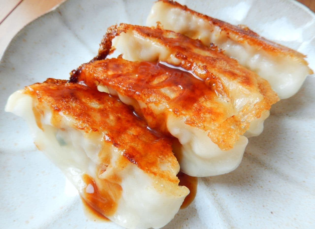 How to eat dumplings with sauce