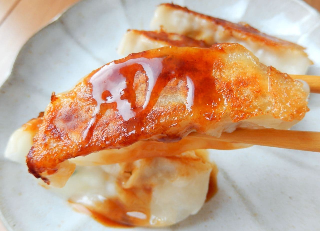 How to eat dumplings with sauce