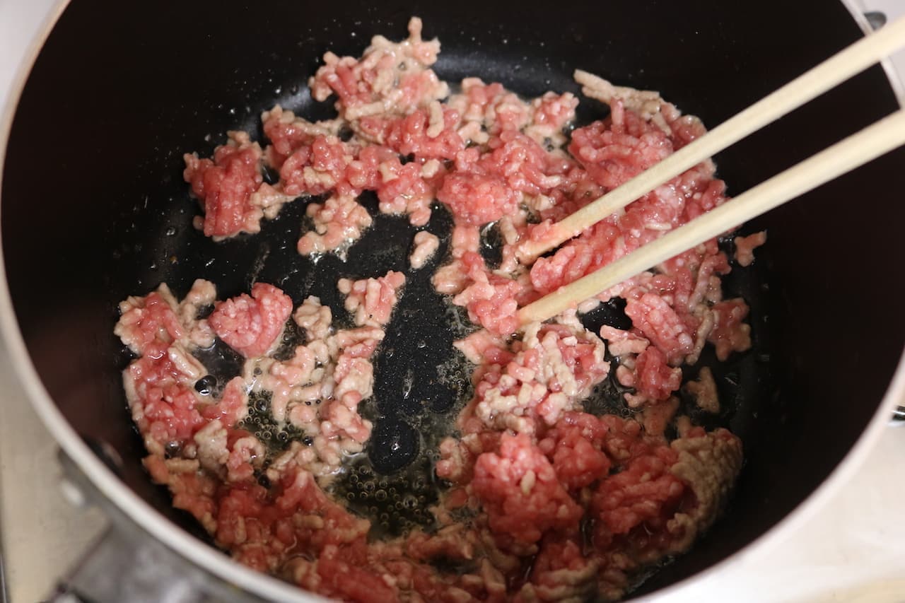 お手軽＆節約レシピ「ひき肉ゴロゴロもやしキムチスープ」