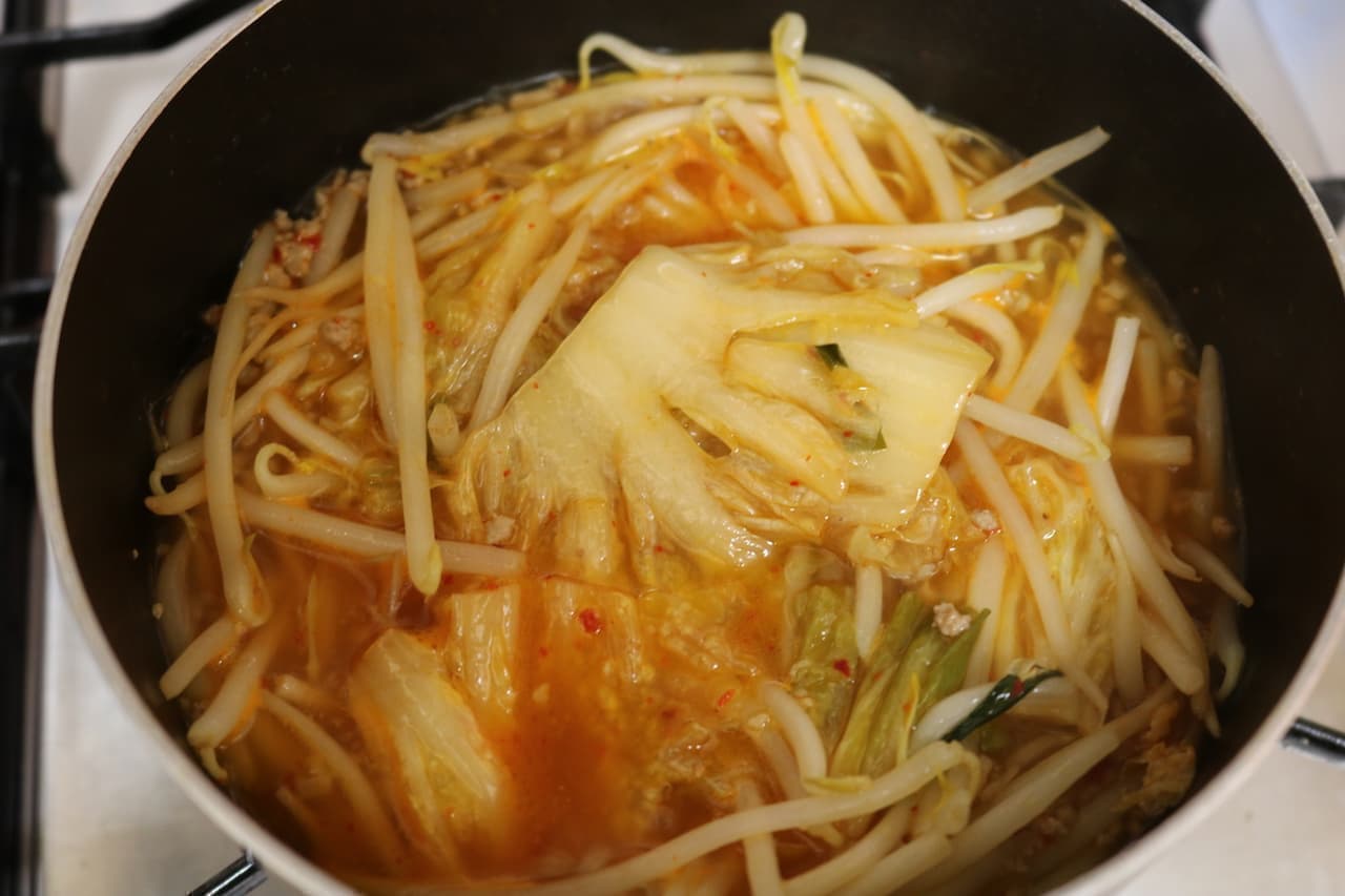 Easy & Saving Recipe "Ground Meat Sprouts Kimchi Soup"