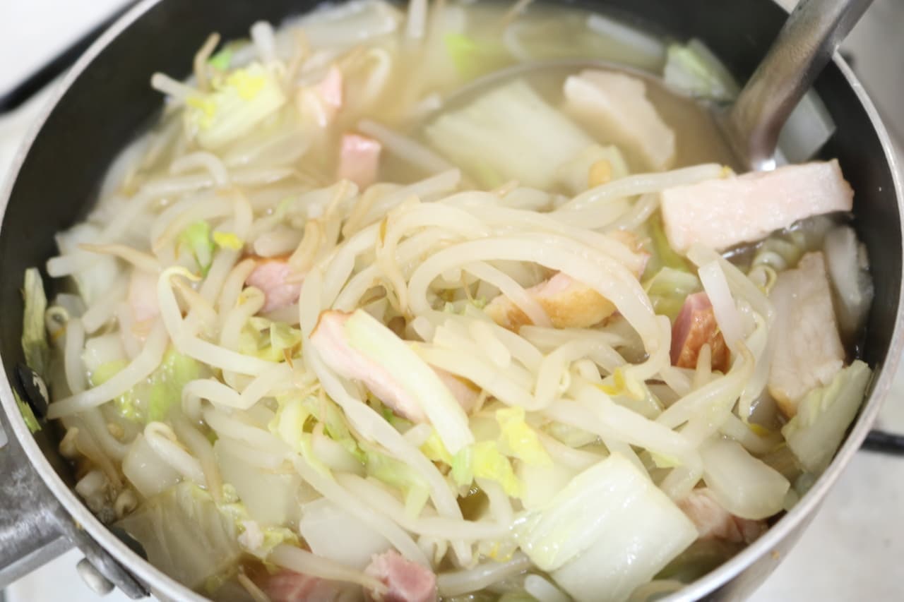 節約レシピ「もやしと白菜のスープ」