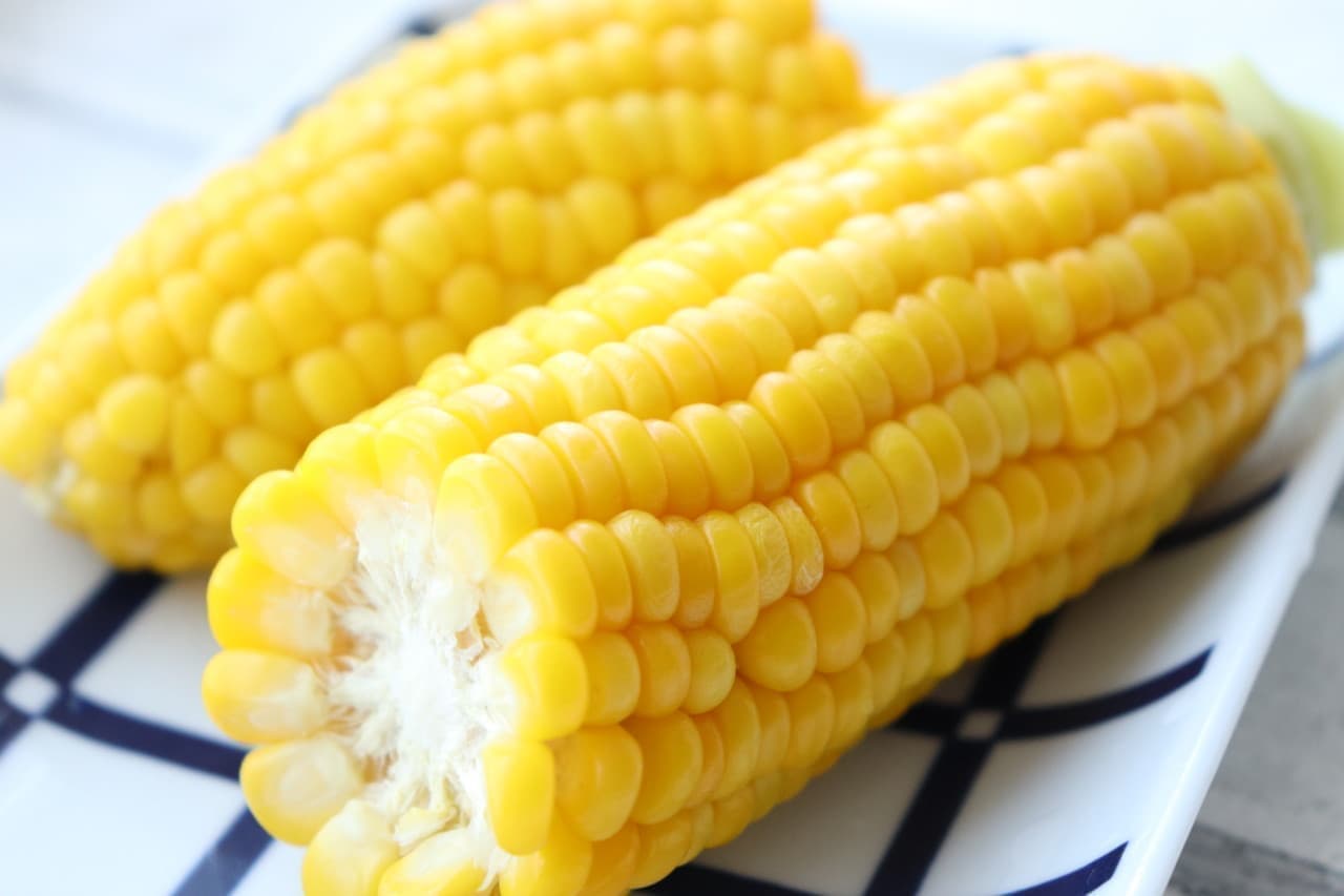 Boiled corn in the microwave