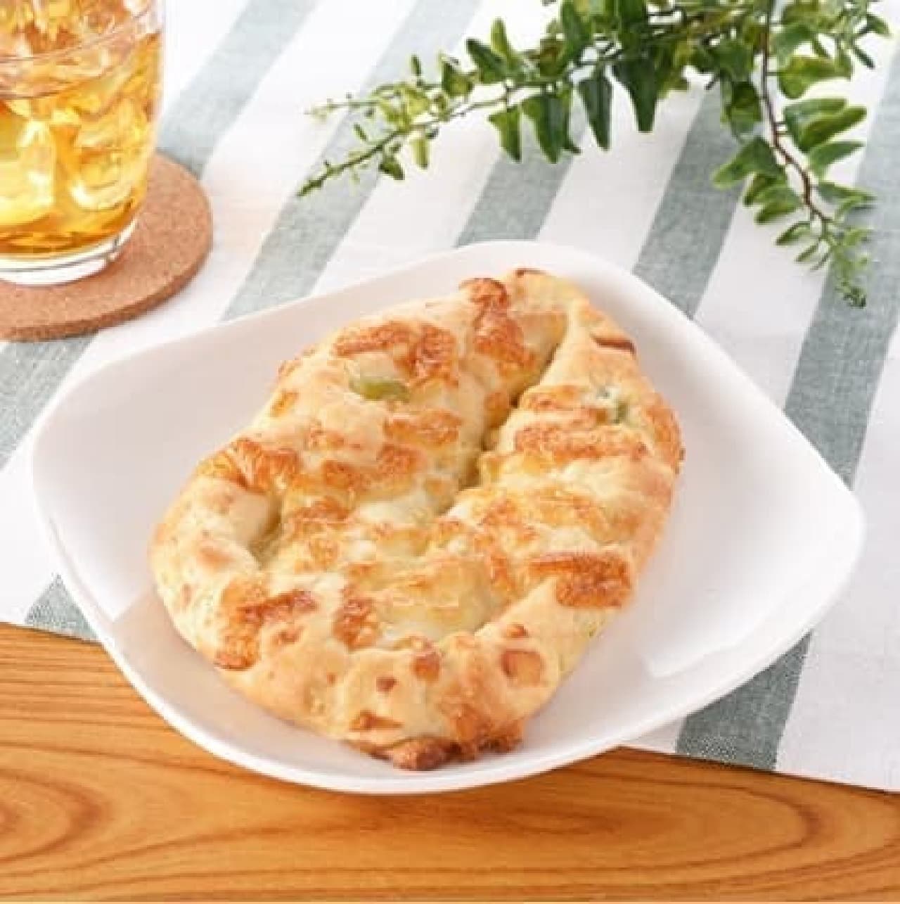 FamilyMart "Green soybeans and cheese fougasse"