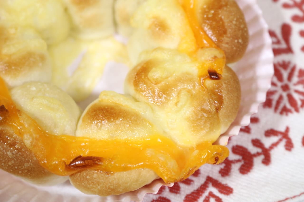 Mister Donut "Pon de Chigiri Bread 3 Kinds of Cheese"