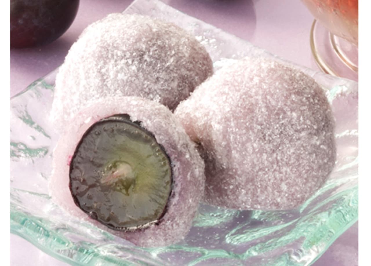 Chateraise "Pione grape rice cake from Yamanashi prefecture"