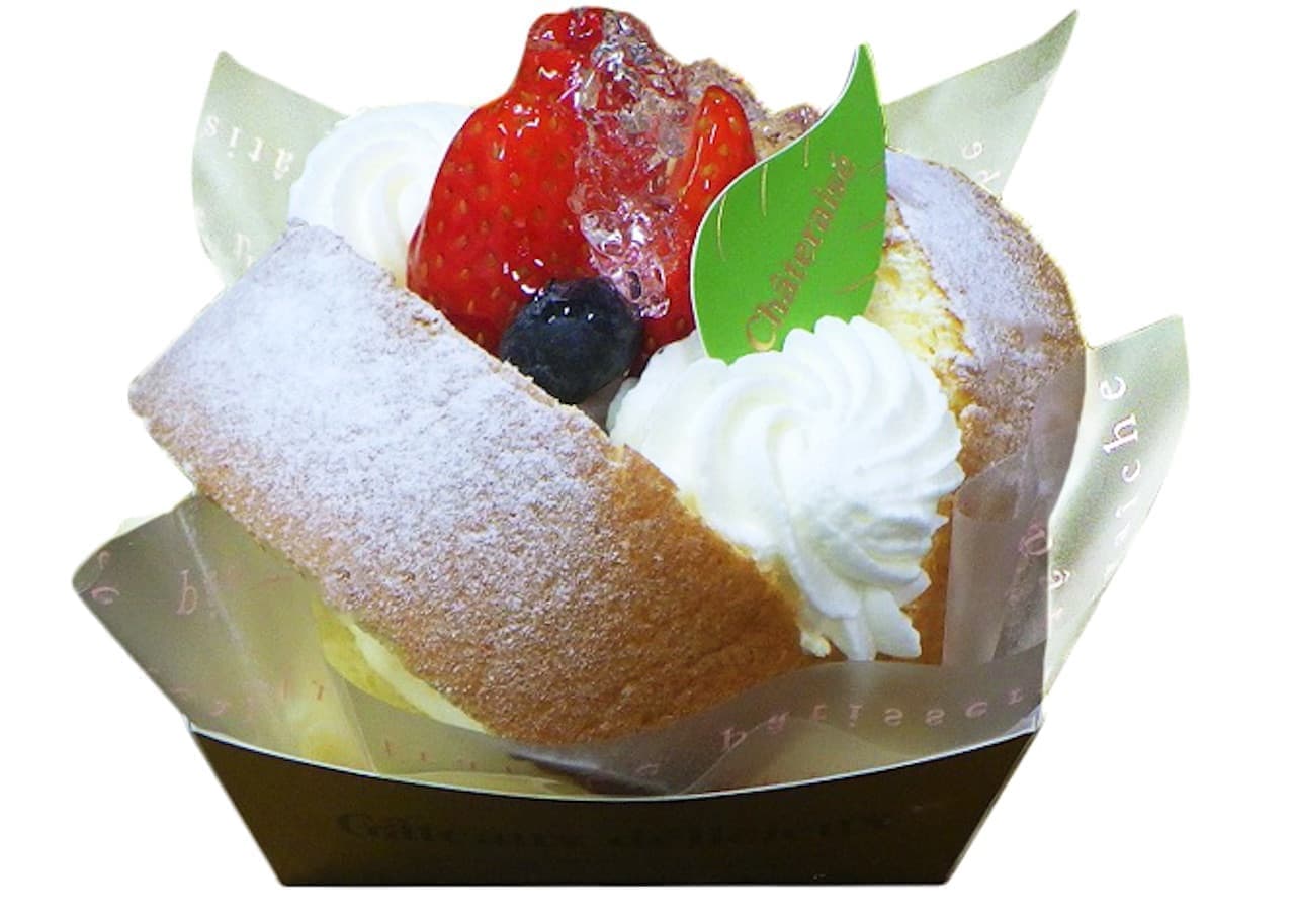 Chateraise "Summer Strawberry Dessert Roll Cup"