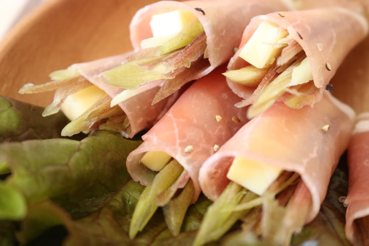 Simple recipe of "Myoga and cheese prosciutto ham roll"