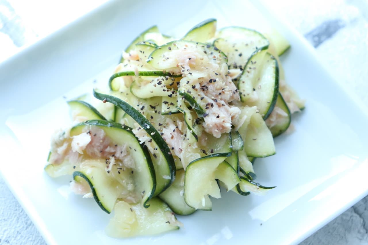 Zucchini and tuna salad