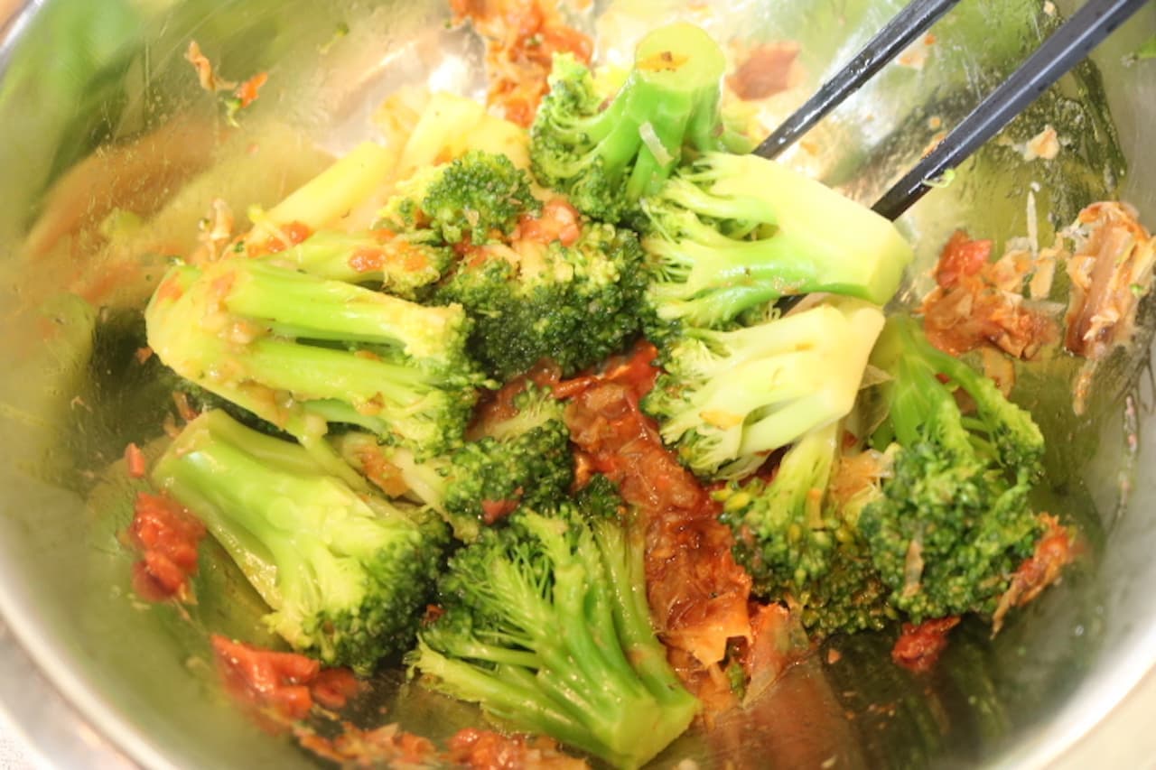 Simple recipe "broccoli plum gatsuo garlic"