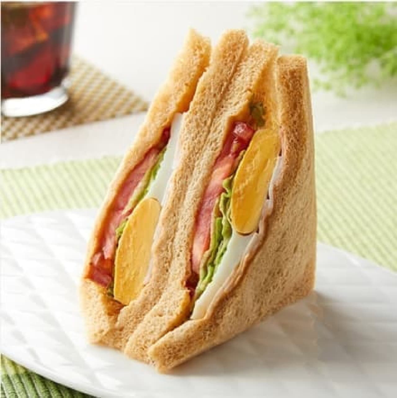FamilyMart "Whole grain sandwich bacon lettuce tomato"