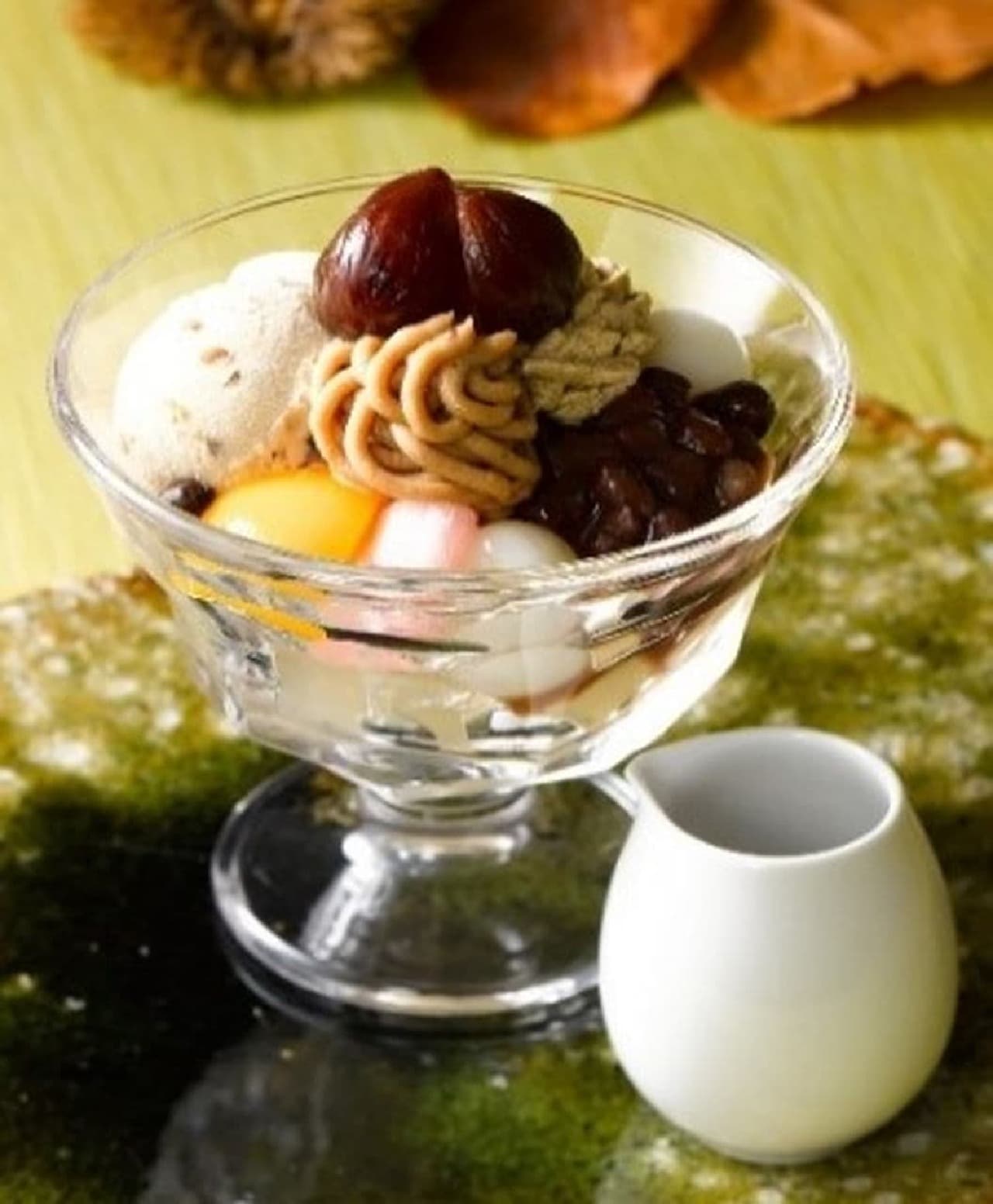 "Astringent chestnut and roasted green tea" parfait and Sunday at Royal Host