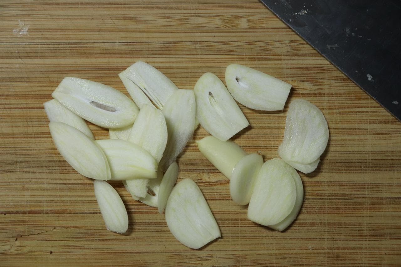 Grilled shiitake mushrooms with garlic