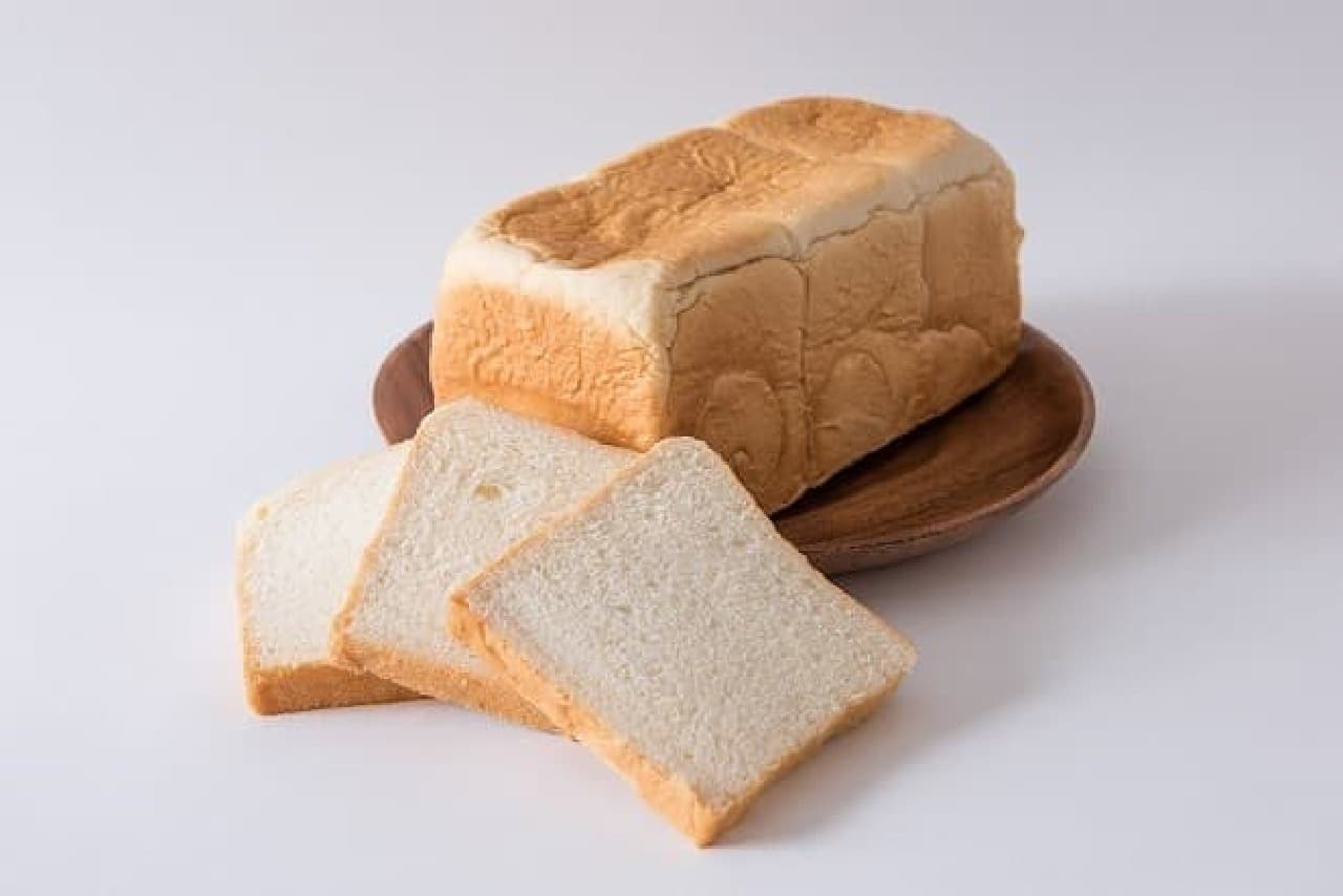 “高級食パン専門店”「ハピナツ」