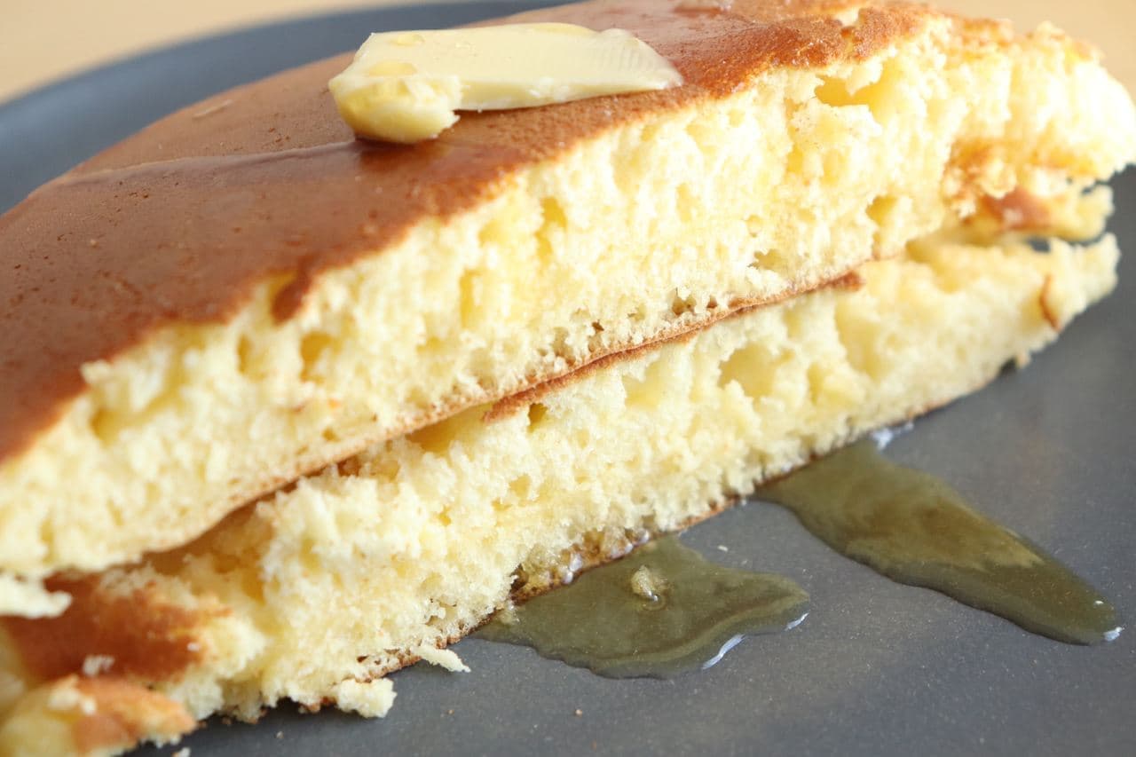 レシピ 分厚いホットケーキは 炭酸水 で簡単に焼ける ふかふかもっちり食べ応えもアップ えん食べ