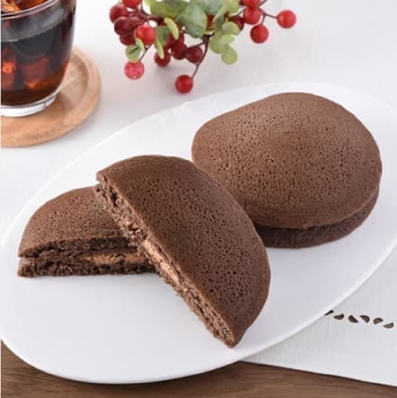 FamilyMart "Chocolate Pancake (Almond & Chocolate)"