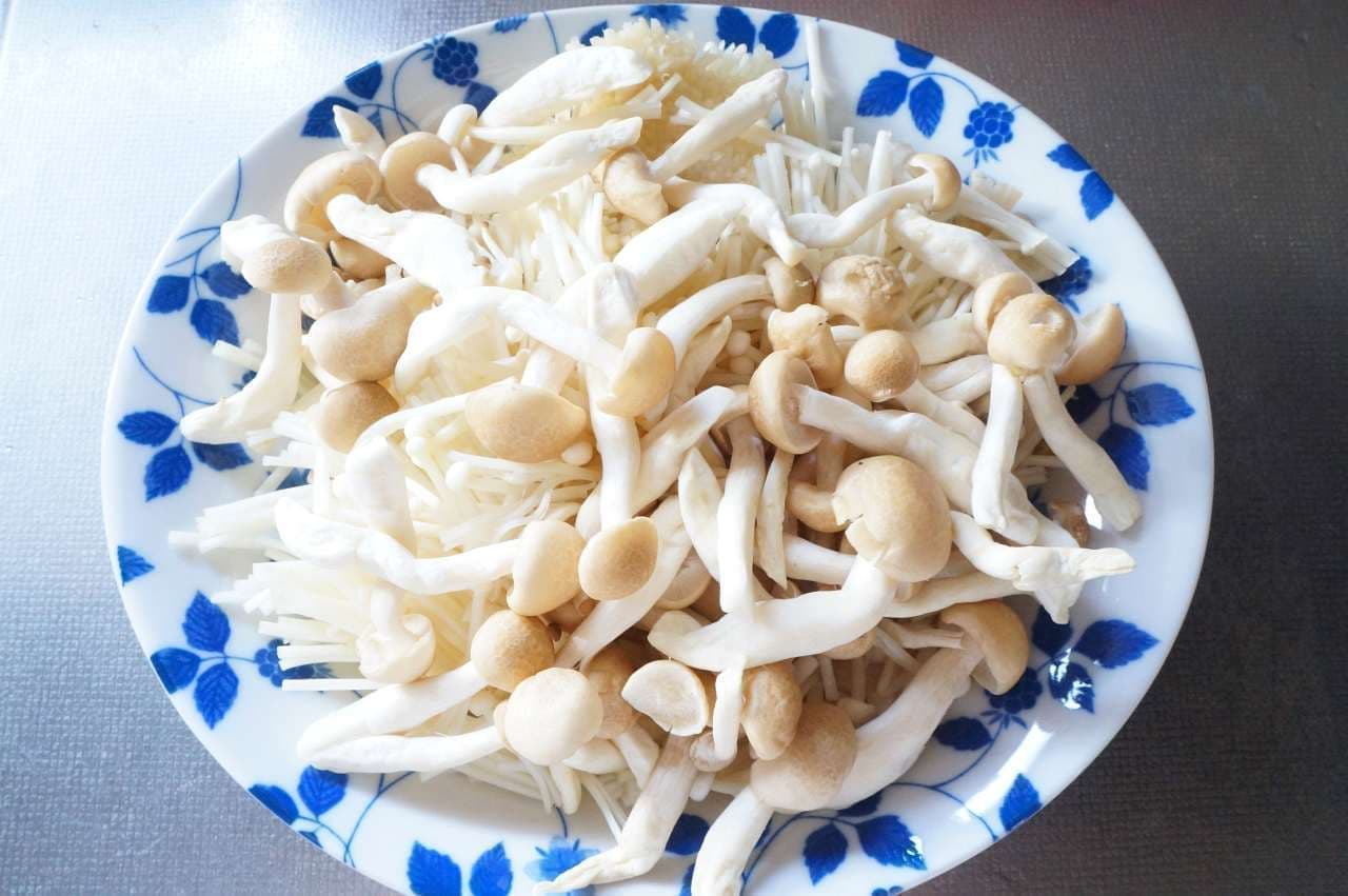 Shimeji mushrooms, maitake mushrooms, enoki mushrooms