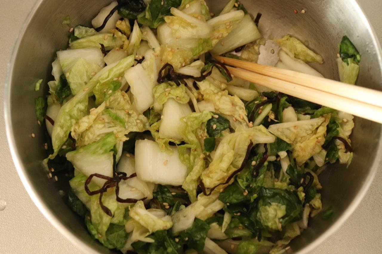 Chinese cabbage with salt and kelp