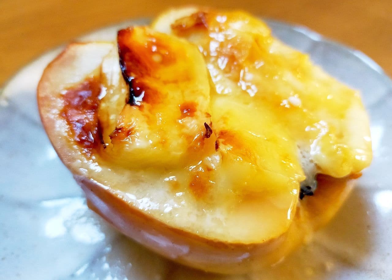 「焼きりんごバター＆カマンベール」簡単レシピ