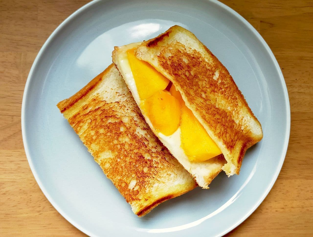 Easy recipe for "hot sandwich of persimmon and cheese" that can be made with a frying pan