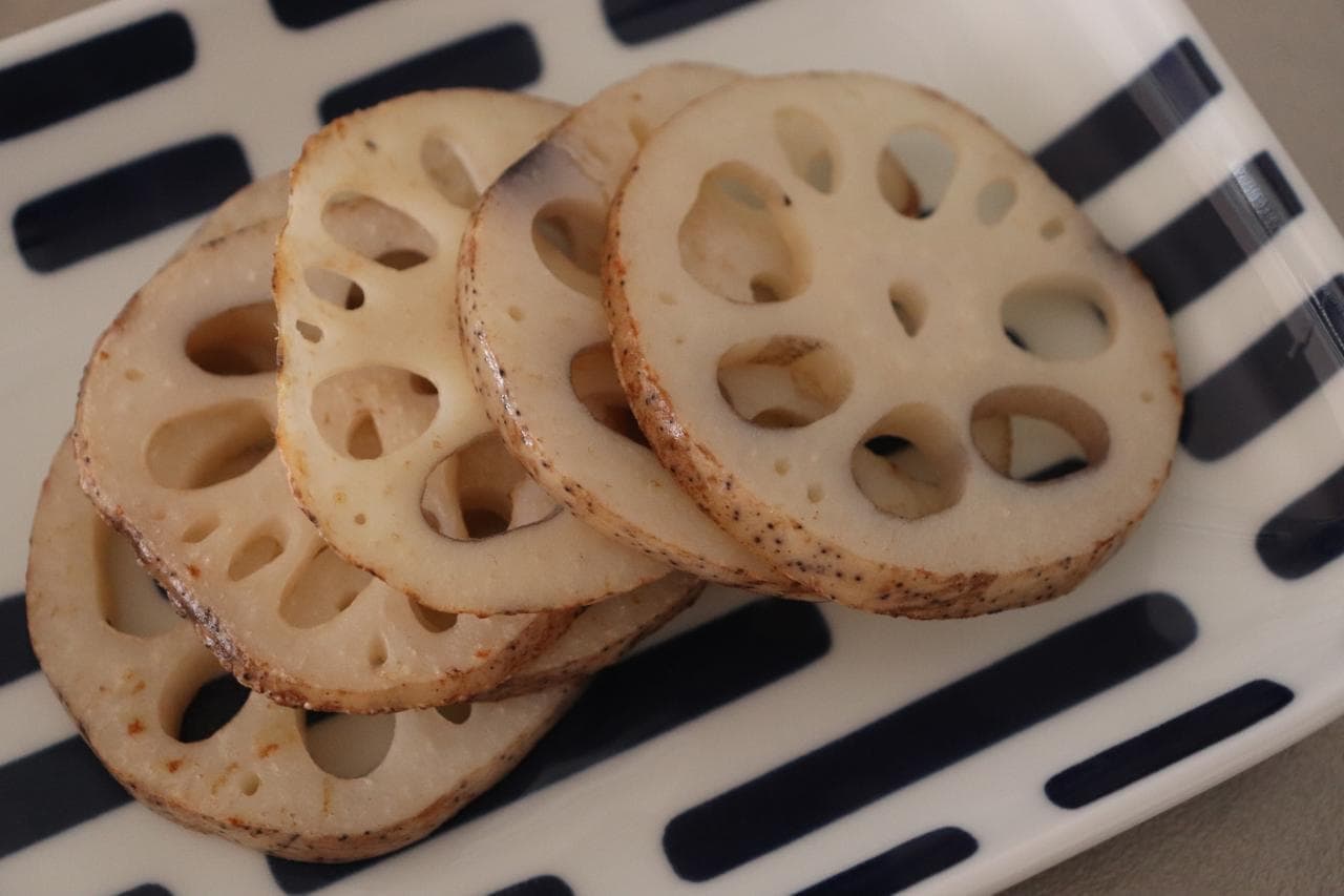 Grilled lotus root with crispy cheese