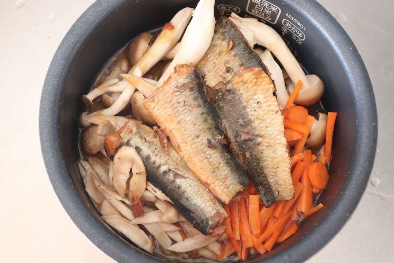 In the can! cooked rice with broiled saury and kabayaki