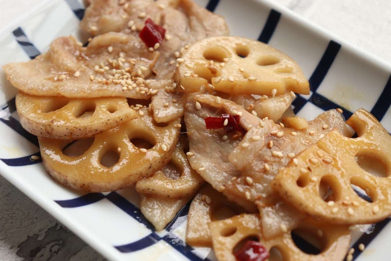 Stir-fried sweet and spicy pork rose and lotus root
