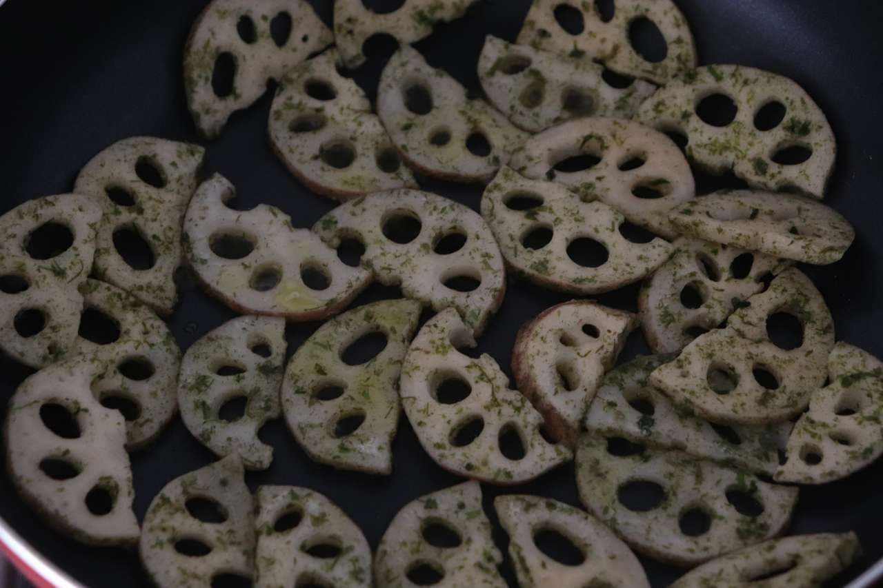 Recipe for baked lotus root with aonori seaweed