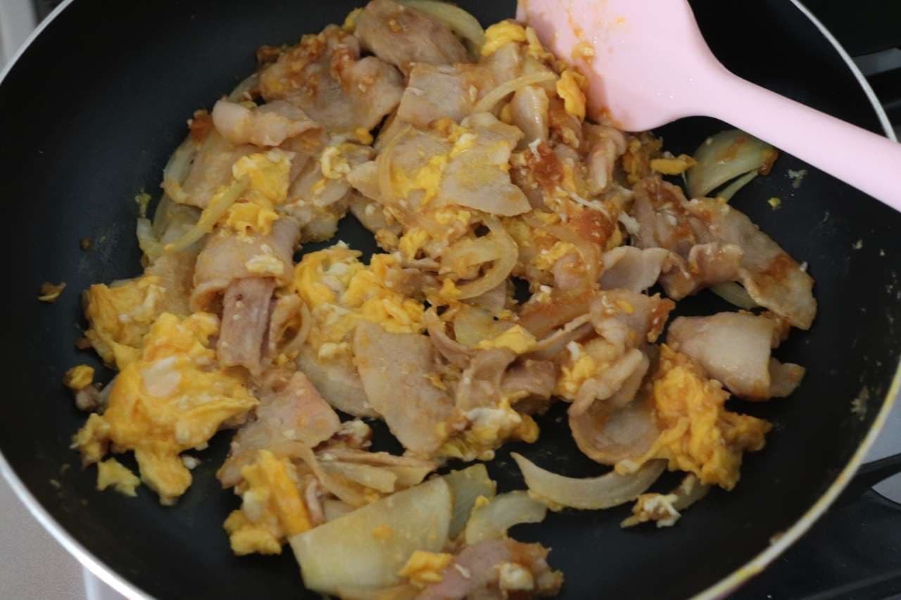 Wok-fried pork belly and egg