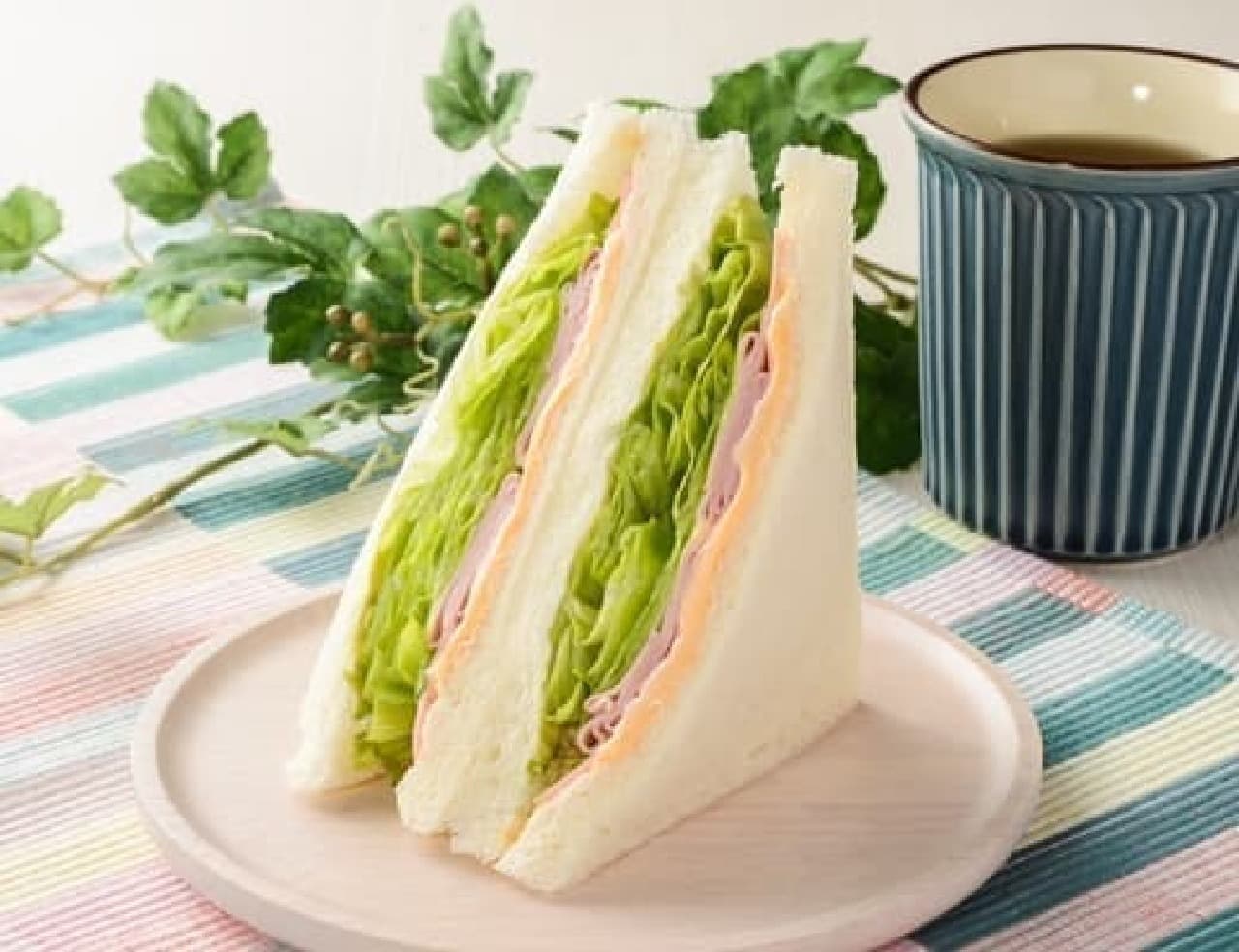 Lawson "Crispy Lettuce Sandwich"