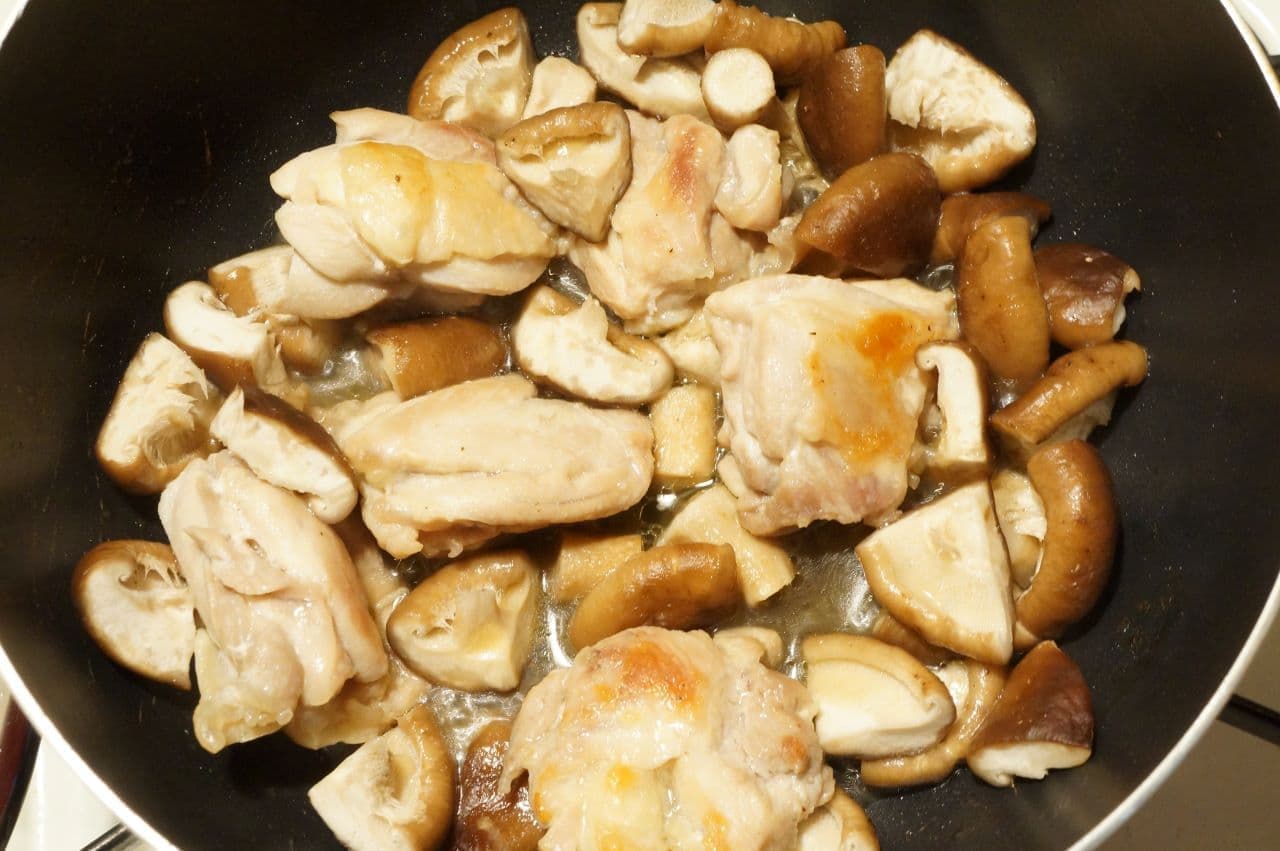 Stir-fried chicken and shiitake mushrooms