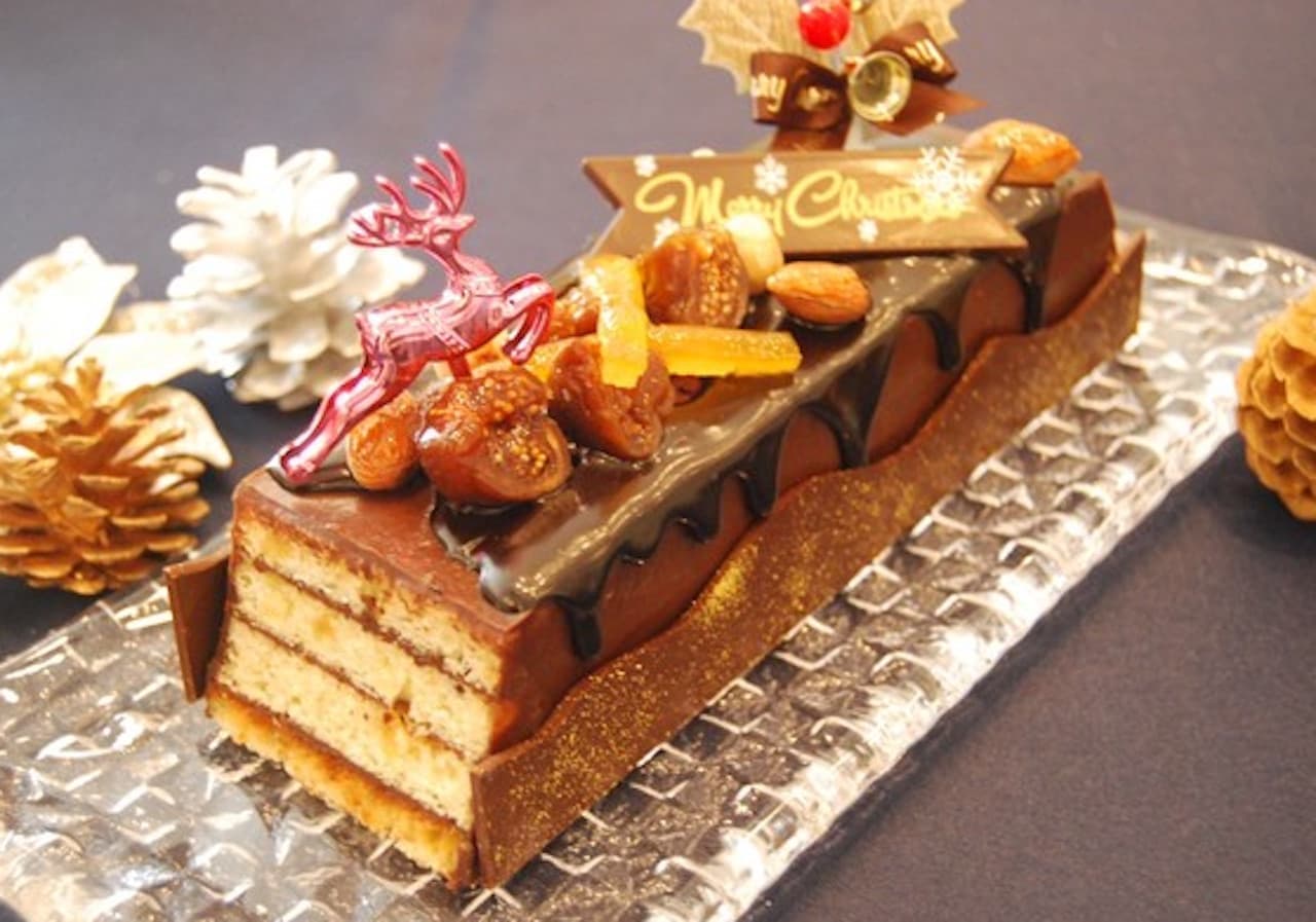 Luxury pound cake specialty store "PERTES WEETS" Christmas cake appeared