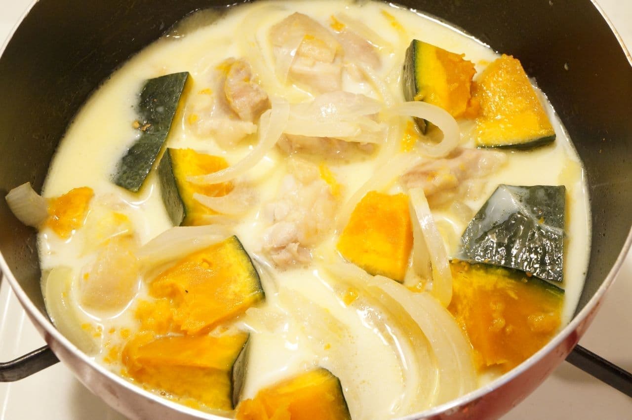 Chicken and pumpkin soy milk soup