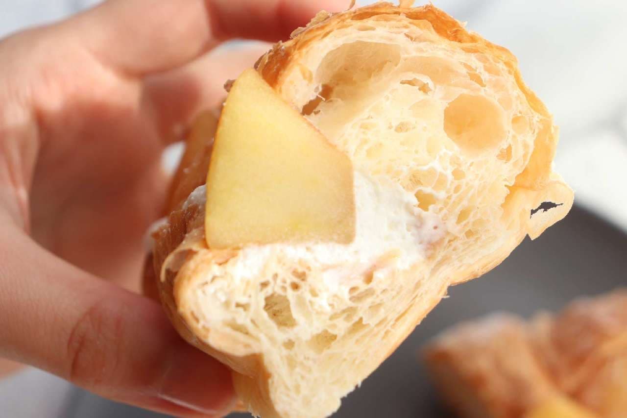 Lawson A croissant of grilled apples from Shinshu with a crispy texture