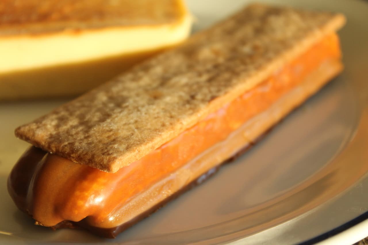 Lawson "Ryuso Caramel Sandwich" "Rei Melted Cheese Terrine"