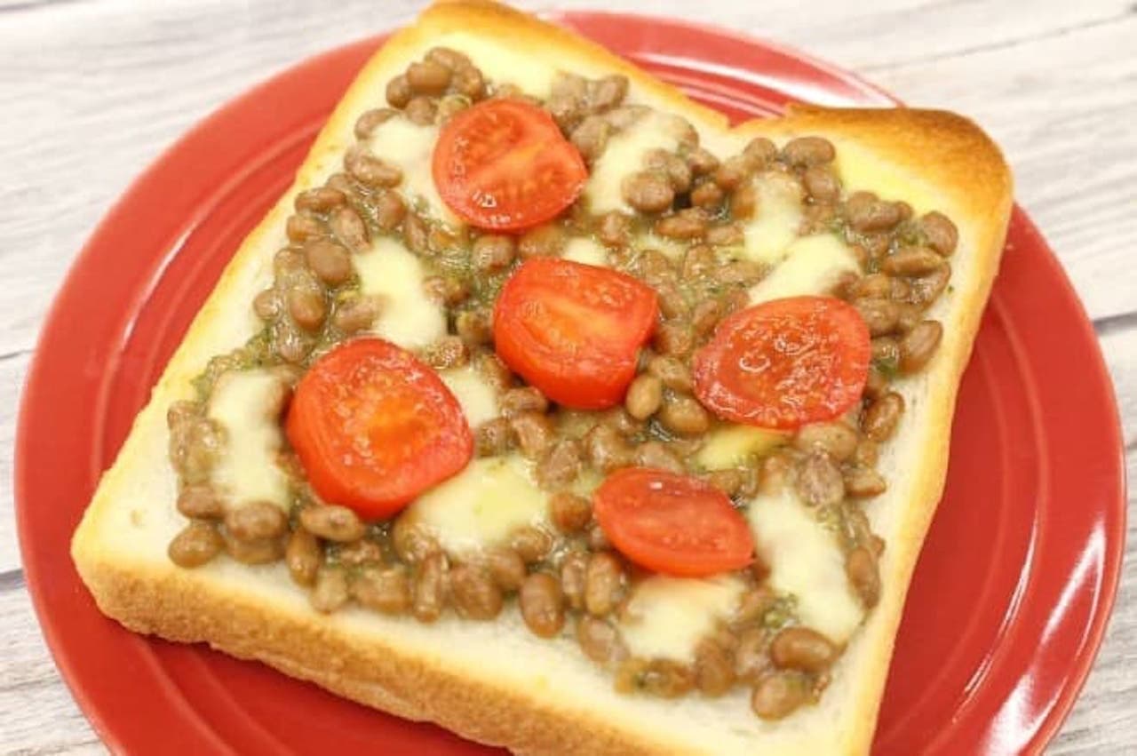 Simple recipe for "natto basil cheese toast"