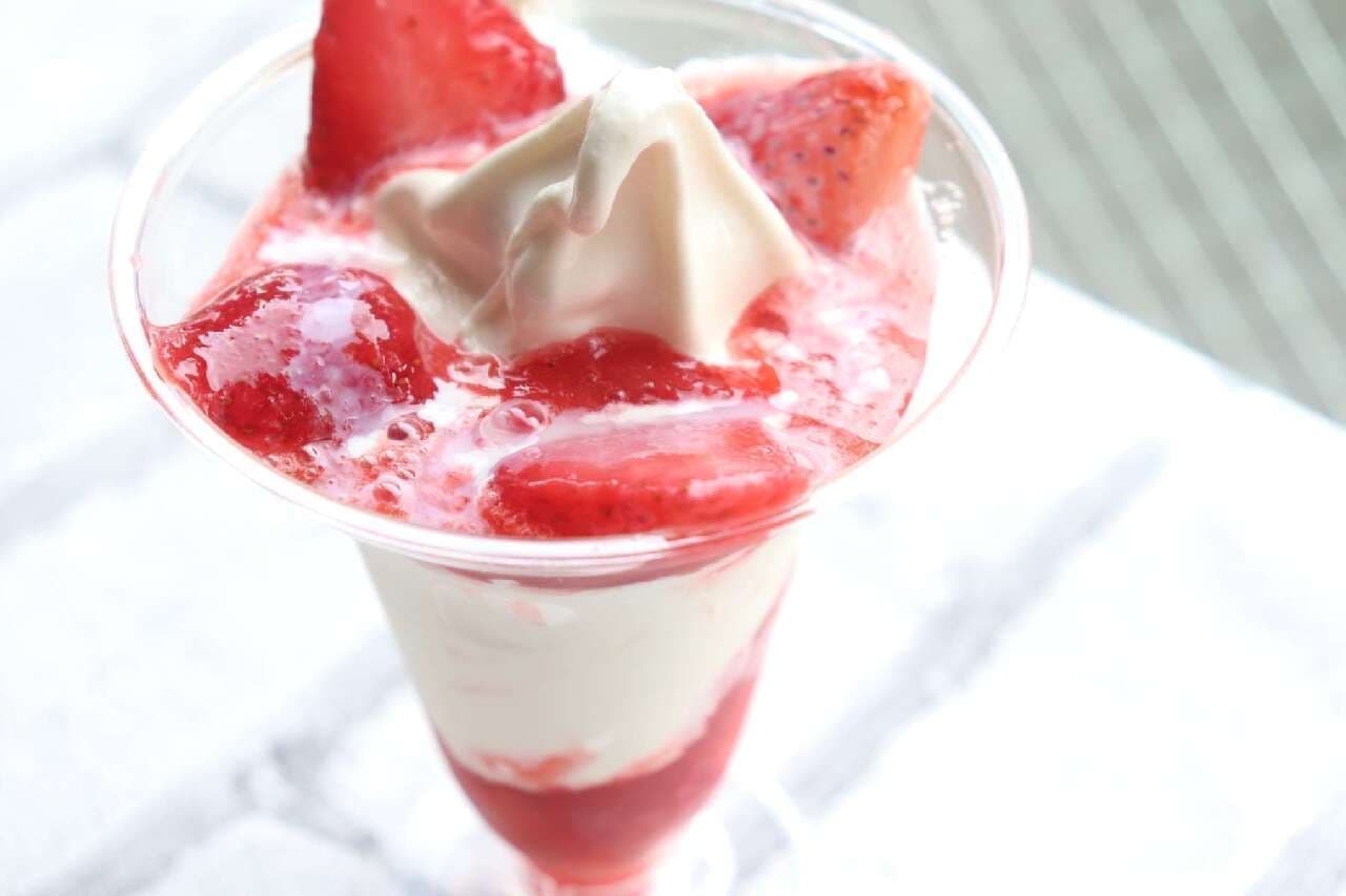 Ministop "Toyonoka Condensed Milk Strawberry Parfait"