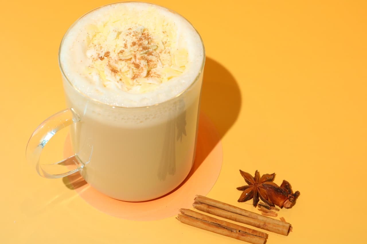 Starbucks "Earl Gray Honey Whipped Tea Latte" and 3 other types of tea latte