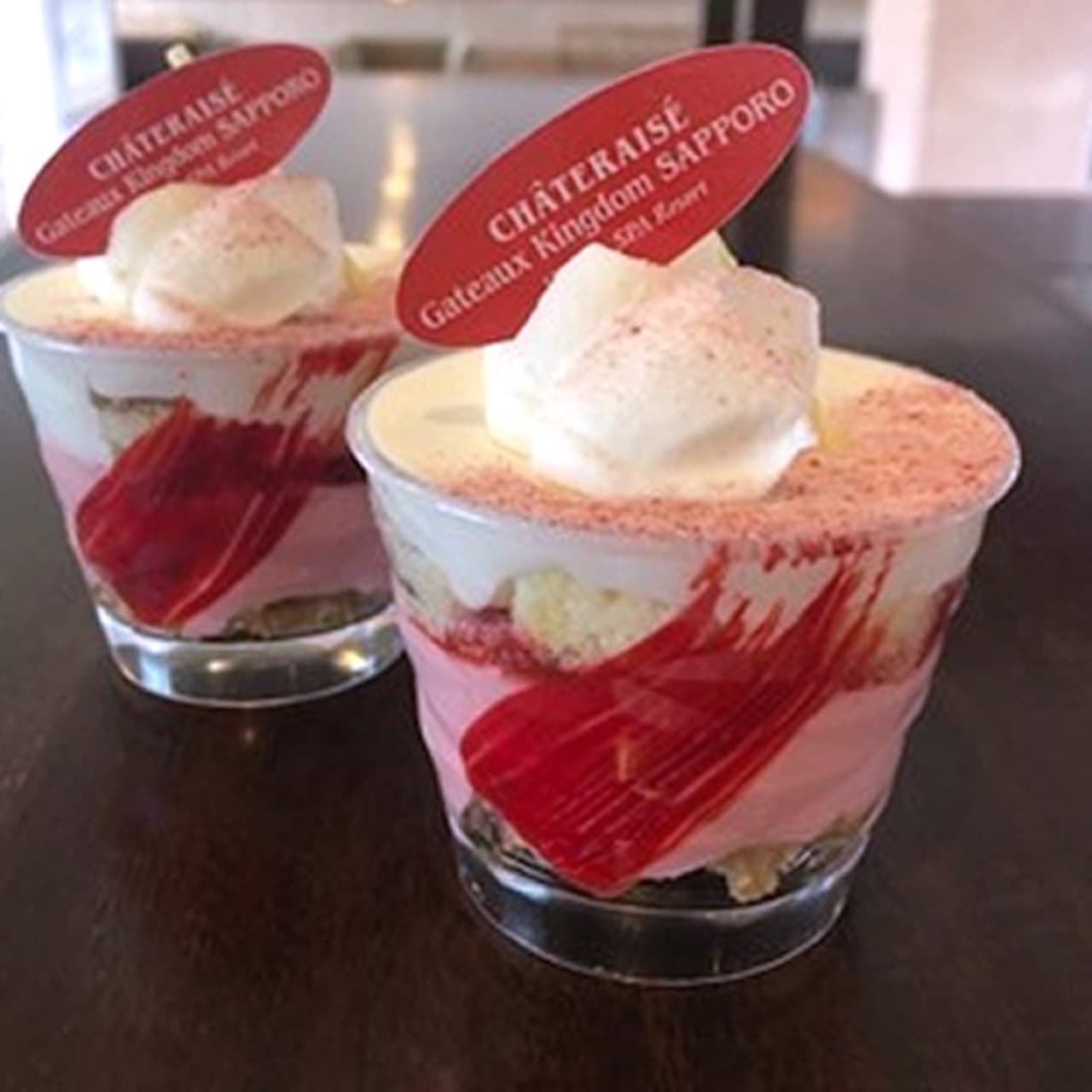 シャトレーゼ「北海道産純生クリーム使用苺とホワイトチョコのカップデザート」