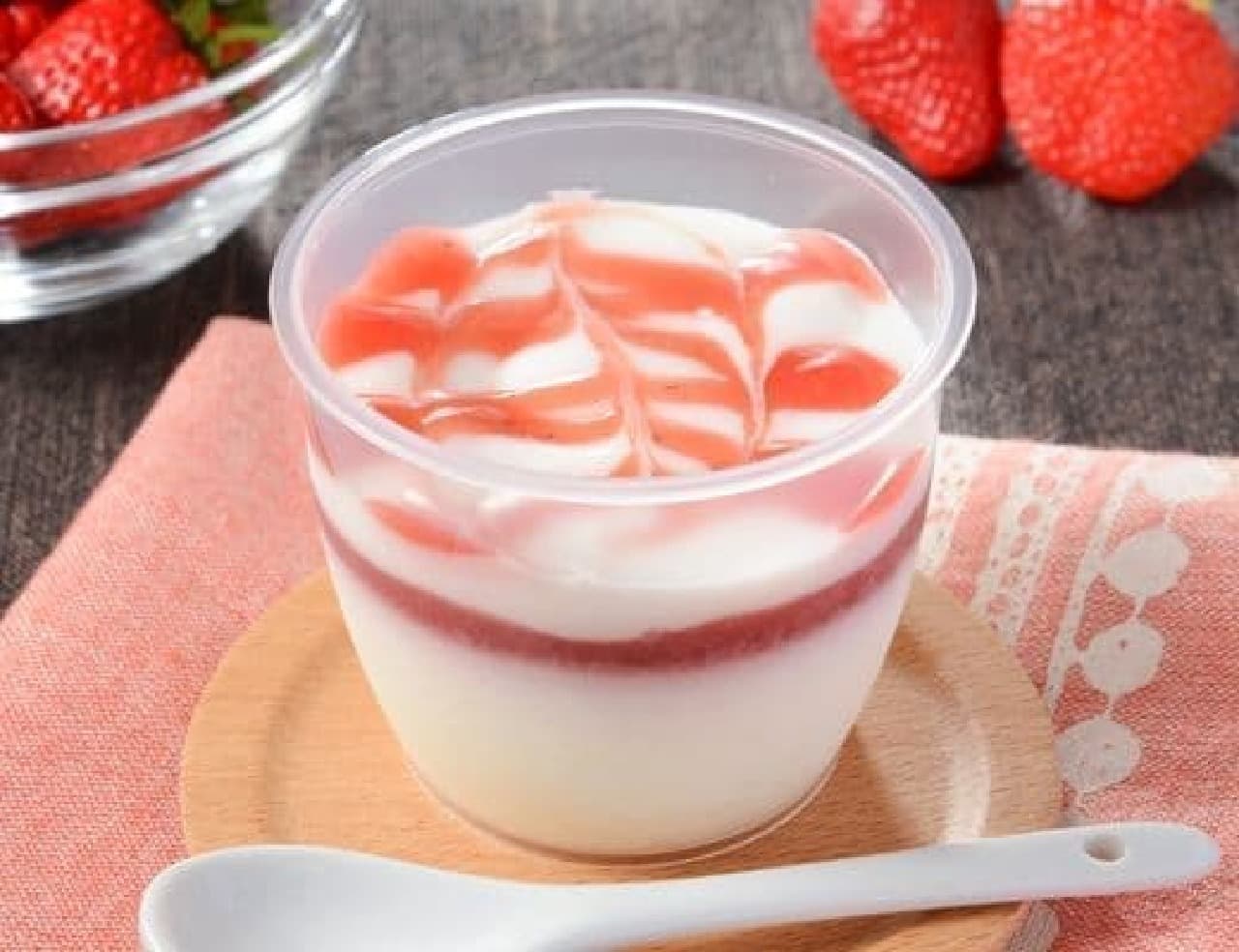 Lawson "Putron Toro Toro Double Pudding Strawberry Milk"