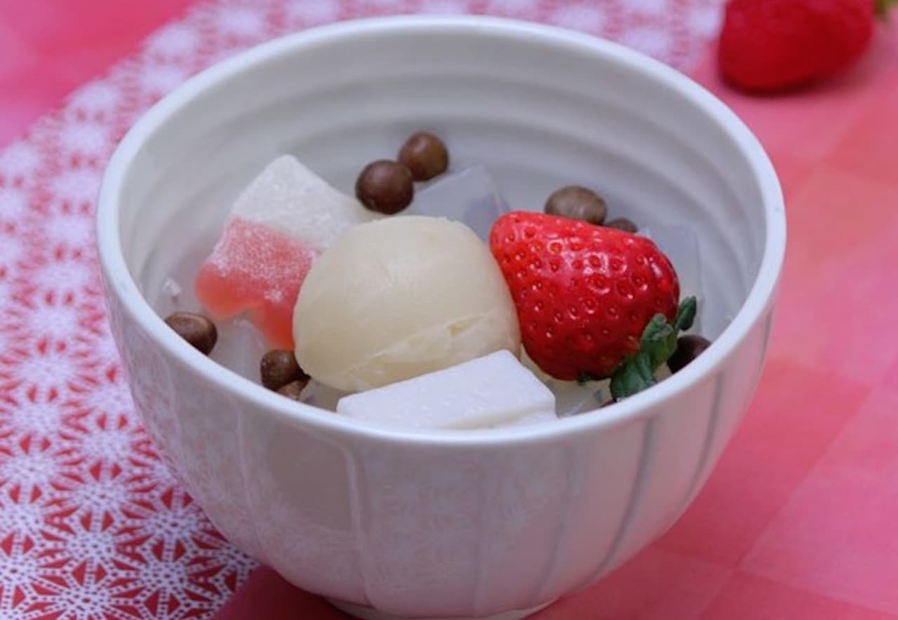 Funabashiya "Strawberry Milk Anmitsu"