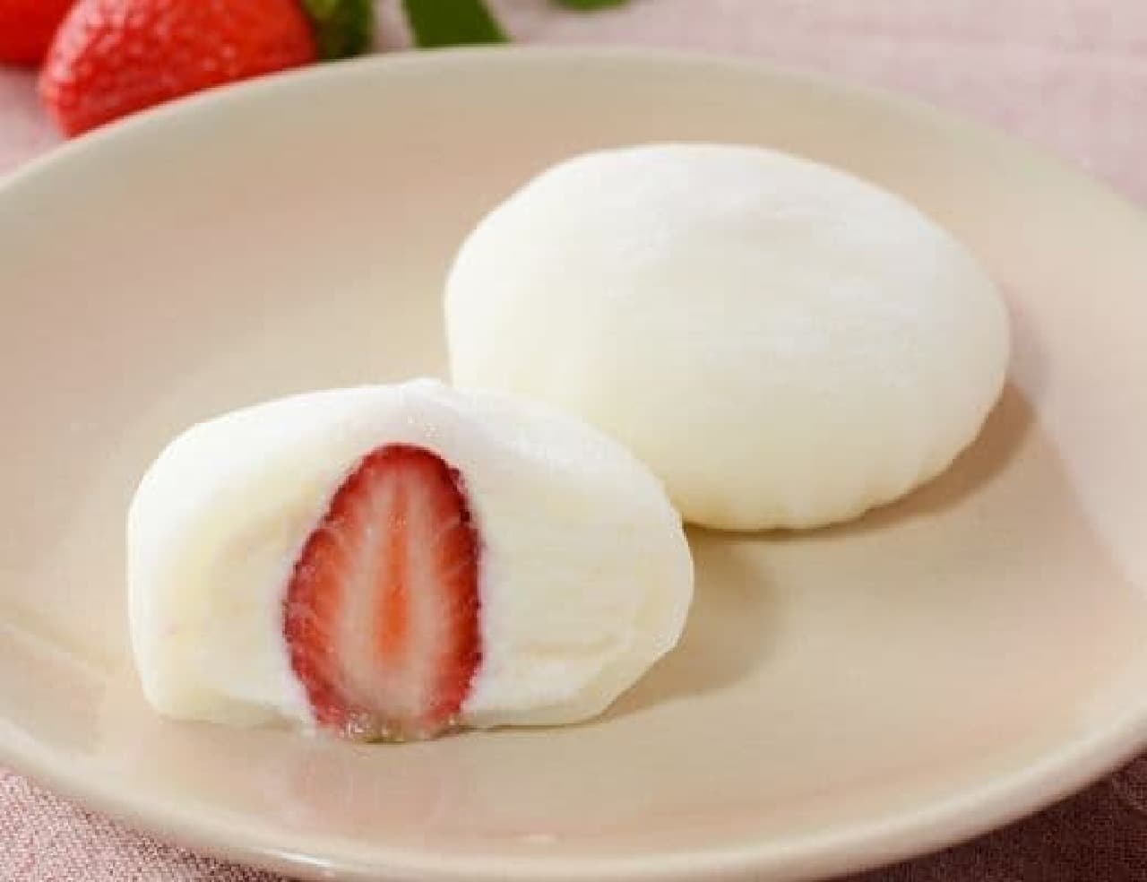 Lawson "Whole Strawberry Milk Daifuku"