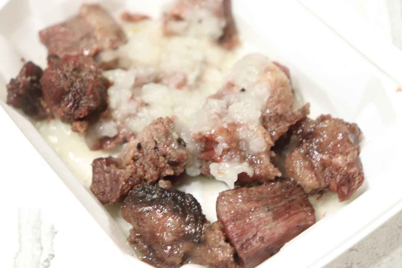 Lawson Frozen Grilled Meat "Direct Fire Grilled Beef Tongue Kakukiri Negi Salt Dare" "Direct Fire Grilled Beef Harami Kakukiri Garlic Dare"
